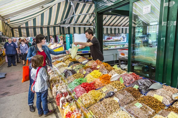 Wenen Oostenrijk April 2015 Mensen Genieten Van Naschmarkt Wenen Sinds — Stockfoto