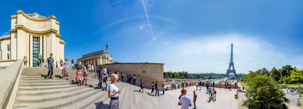 Párizs Franciaország 2015 Június Palais Chaillot Arany Szobrok Eiffel Torony — Stock Fotó