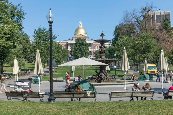 Boston Usa September 2017 People Enjoy Relaxing Common Park View — Stock Photo, Image