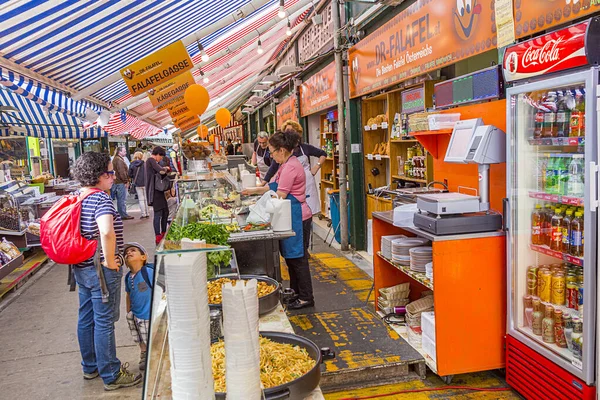 Vienna Austria April 2015 People Enjoy Naschmarket Vienna 16Th Century — 스톡 사진