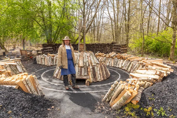 Neu Anspach Germany April 2021 Charcoal Burner Prepares Wood Hessenpark — Stock Photo, Image