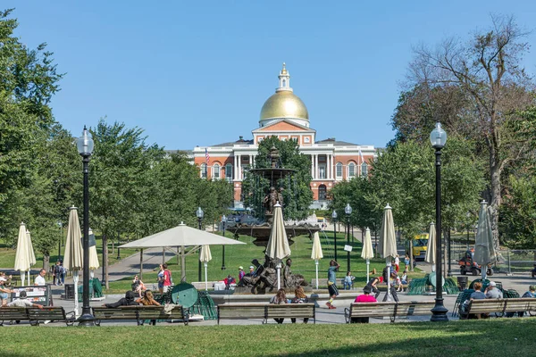 Boston Usa September 2017 People Enjoy Relaxing Common Park View — Stock Photo, Image