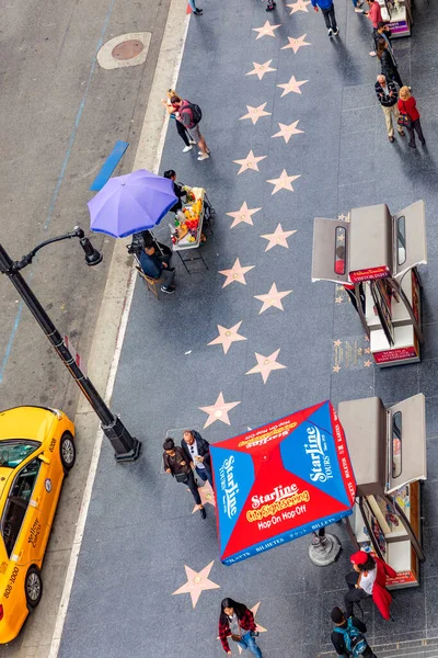 Los Angeles Usa March 2019 Aerial Walk Fame Tourists Looking — Stock Photo, Image