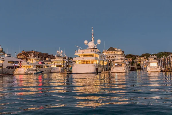 Newport Usa Sep 2017 Lyxyacht Solnedgången Hamnen Newport Usa — Stockfoto