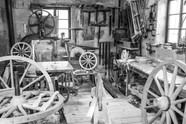 纽安斯帕奇 2021年4月15日 在纽安斯帕奇的黑森帕克 Hessenpark 举办的车轮制造商研讨会 从1974年起 传统的工作在博物馆展出 — 图库照片