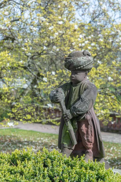 Frankfurt Germany April 2021 Old Sandstone Figures Showing Young Arabic — Stock Photo, Image