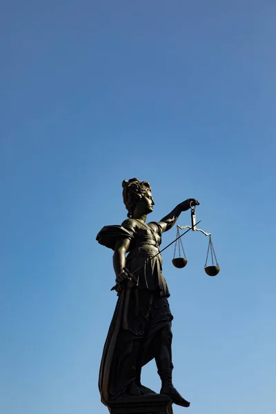 Lady Justice Mečem Měřítkem Symbolizuje Spravedlnost — Stock fotografie