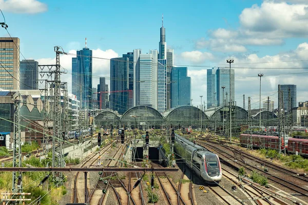 Entrada Viewto Estação Ferroviária Central Frankfurt Com Skyline Segundo Plano — Fotografia de Stock
