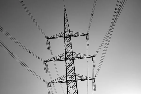 Attraversando Pilone Elettrico Nel Cielo Del Tramonto — Foto Stock