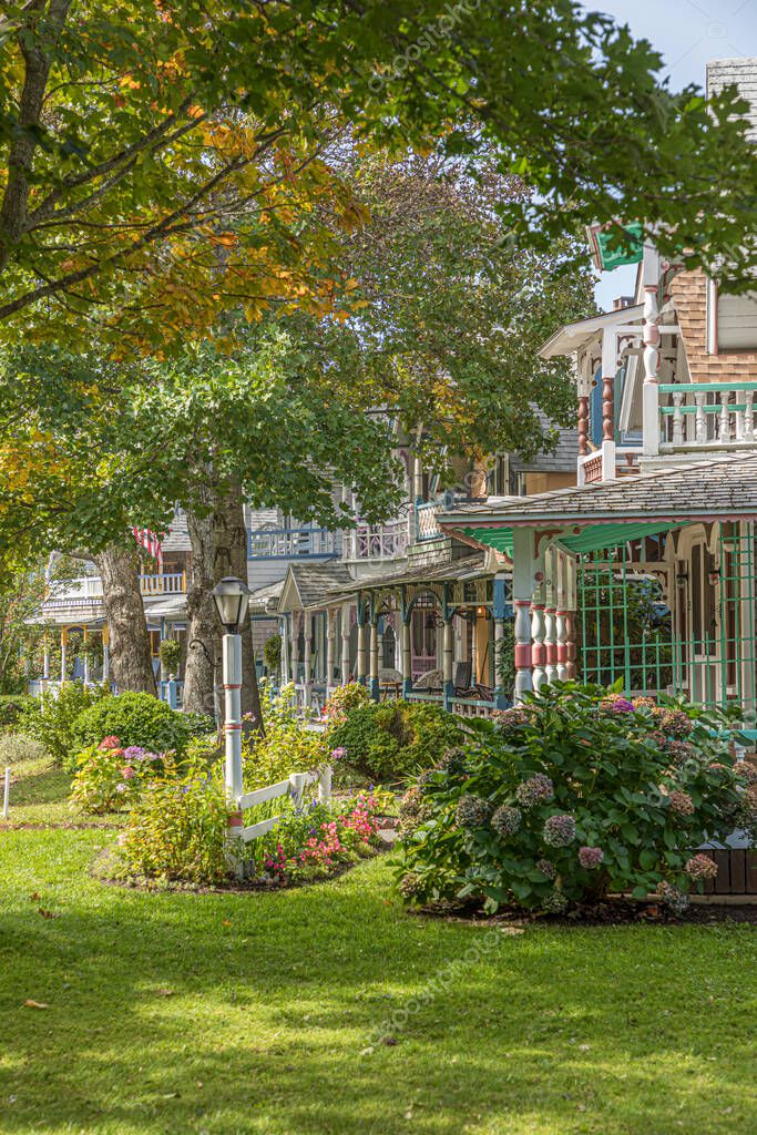 Carpenter Gothic Cottages con estilo victoriano, adorno de pan de