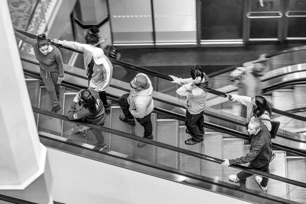 Providence Eua Setembro 2017 Pessoas Uma Escada Rolante Shopping Center — Fotografia de Stock