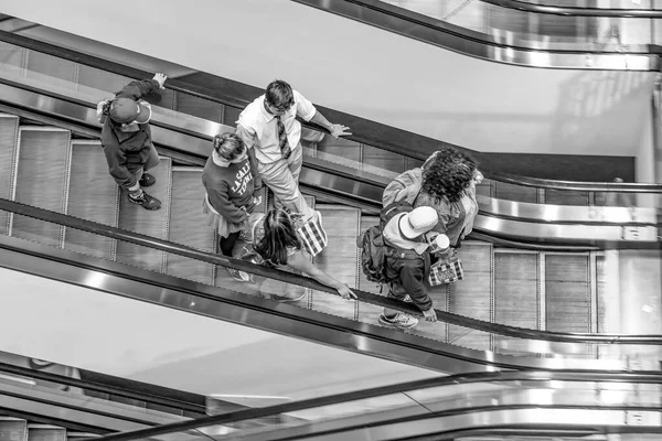 Providence Eua Setembro 2017 Pessoas Uma Escada Rolante Shopping Center — Fotografia de Stock