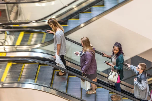 Providence Usa September 2017 People Rolling Escalator Shopping Center Providence — Stock Photo, Image