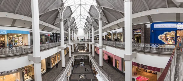 Providence Usa September 2017 People Enjoy Shopping Open Shopping Mall — Stock Photo, Image