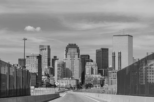 Entrar Boston Por Interestatal Con Cielo Azul Horizonte —  Fotos de Stock