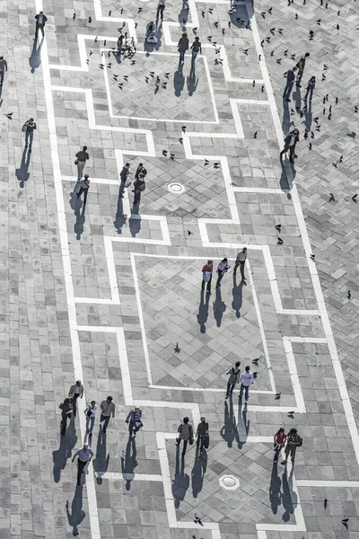 Velence Olaszország 2007 Április Turisták San Marco Téren Nagy Galambokat — Stock Fotó