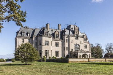 Newport, ABD - 23 Eylül 2017: Newport, Rhode Island sahilinde eski bir konak.