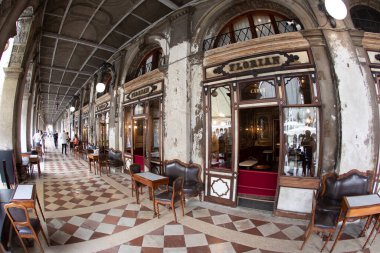 Venedik, İtalya - 1 Temmuz 2021 Piazza di San Marco 'daki Efsanevi Kafe Florian.