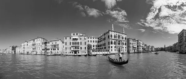 Venetië Italië Juli 2021 Mensen Genieten Van Gondelrit Aan Grachtengordel — Stockfoto