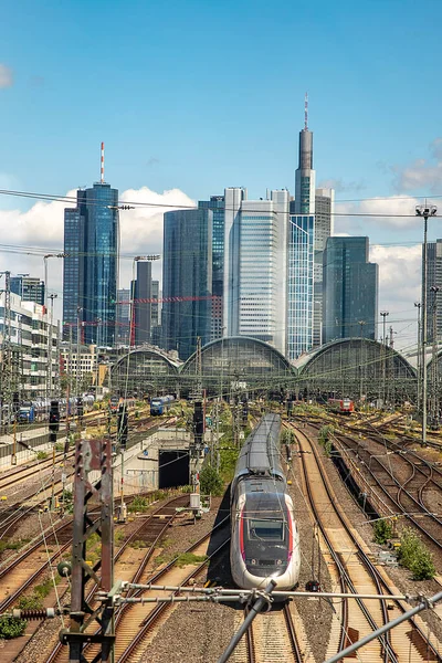 Frankfurt Merkez Tren Istasyonunun Girişi Arka Planda Ufuk Çizgisi Var — Stok fotoğraf