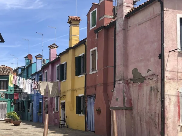 Schilderachtige Smalle Kleurrijke Huizen Het Venetiaanse Eiland Burano Italië — Stockfoto
