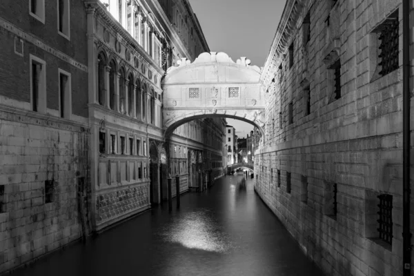 Brug Van Bezienswaardigheden Avond Met Blauwe Lucht Venetië Italië — Stockfoto