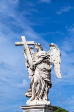 Aelian Köprüsü 'ndeki heykel aynı zamanda Roma, İtalya' daki kutsal meleğin şatosu Sant 'Angelo' ya giden kutsal meleklerin isimsiz köprüsü olarak da bilinir.