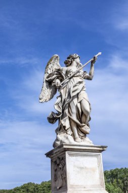 Aelian Köprüsü 'ndeki heykel aynı zamanda Roma, İtalya' daki kutsal meleğin şatosu Sant 'Angelo' ya giden kutsal meleklerin isimsiz köprüsü olarak da bilinir.