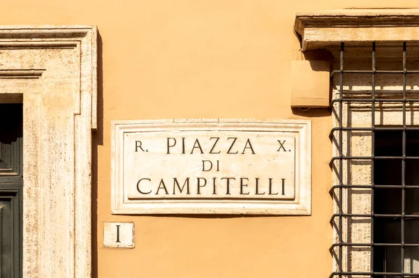 Назва Вулиці Piazza Campitelli Engl Campiteli Square Намальований Стіні Місті — стокове фото