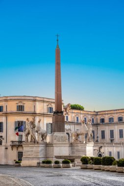 Roma, Lazio, İtalya 'da Dioscuri Çeşmesi ile birlikte Piazza del Quirinale