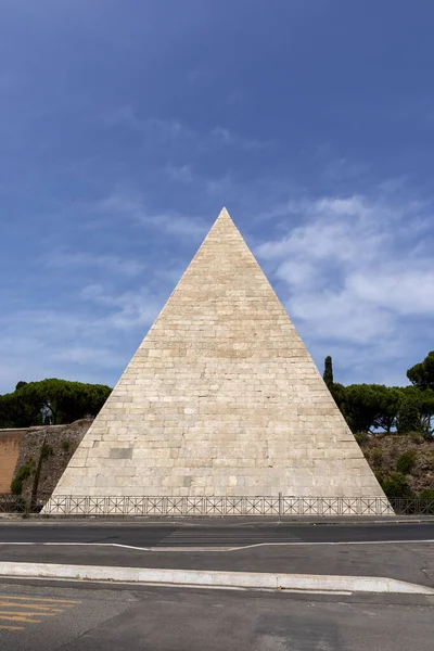 ローマのセストゥスのピラミッド Piramide Caio Caio Cestio Oder Cestia イタリア ガイウス セストゥスのアンティークの墓 — ストック写真