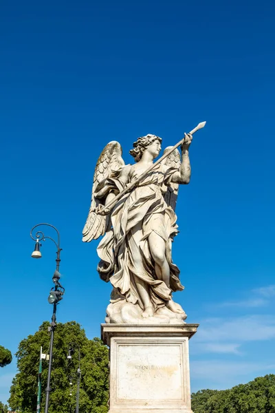 Estátua Mármore Bernini Anjo Com Cruz Ponte Sant Angelo Roma — Fotografia de Stock