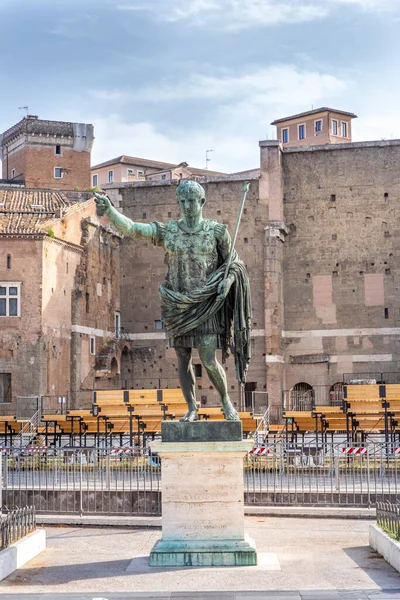 Statua Traiano Con Iscrizione Imp Caesari Nervae Traiano Optimo Principi1 — Foto Stock