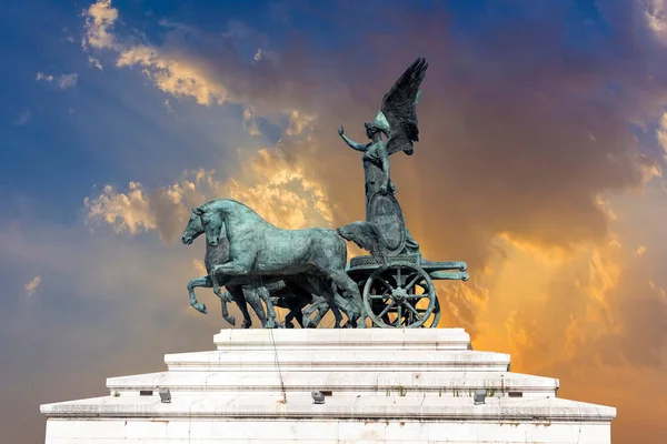 Posąg Bogini Wiktorii Pomnik Vittorio Emanuele Rzym Włochy — Zdjęcie stockowe