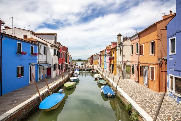 Burano Italy July 2021 Colorful Houses Island Burano Canal Lagoon — Stock Photo, Image