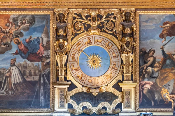 Venezia Luglio 2021 Interno Palazzo Ducale Parete Con Orologio Palazzo — Foto Stock