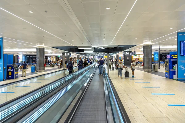 Rome Italië Augustus 2021 Passagiers Terminal Fiumicino Airport Hutty Naar — Stockfoto