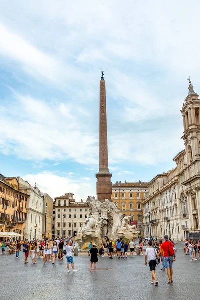 Roma Italia August 2021 Oamenii Vizitează Fântâna Fiumi Situată Capătul — Fotografie, imagine de stoc