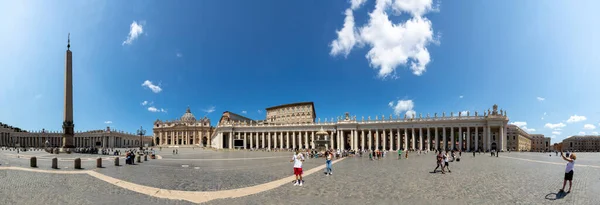 2021年8月2日 意大利罗马 游客参观梵蒂冈的圣彼得教堂 并进入意大利罗马的圣彼得广场 — 图库照片