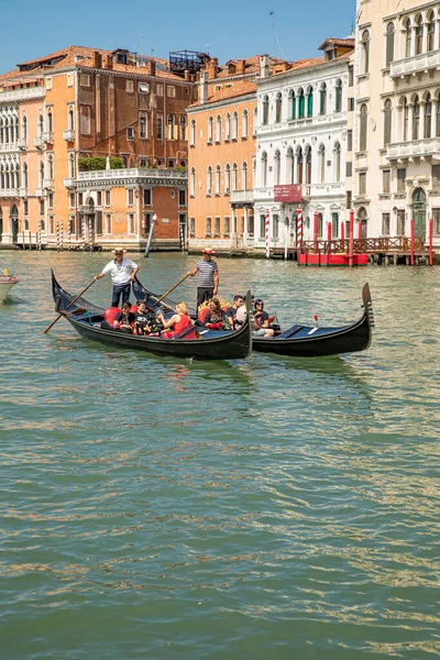 Venedig Italien Juli 2021 Folk Njuter Gondolturen Vid Canale Grande — Stockfoto