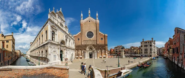 2021年7月1日 威尼斯 人们参观卡斯特洛空旷的市场广场 该广场是威尼斯的旧城区 有圣扎尼波罗大教堂和前圣马可大教堂 — 图库照片