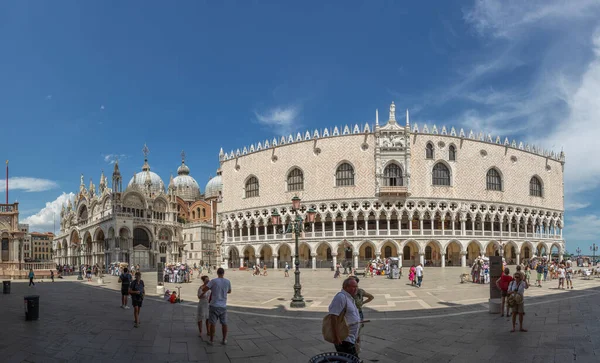 Венеция Италия Июля 2021 Года Люди Посещают Площадь Сан Марко — стоковое фото