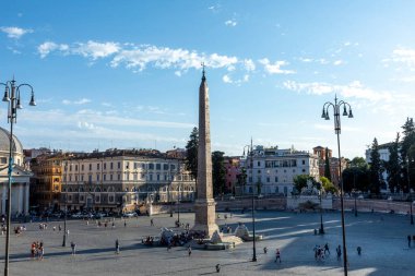 Roma 'nın ufuk çizgisine panoramik manzara şafak vakti Piazza del Popolo, İtalya