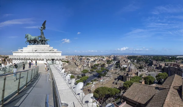 Rom Italien Augusti 2021 Folk Njuter Utsikten Från Victor Emmanuel — Stockfoto