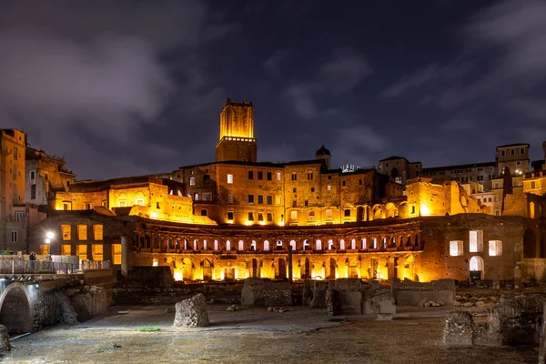 Visão Noturna Fórum Alexandre Com Sítio Arqueológico Roma Itália — Fotografia de Stock