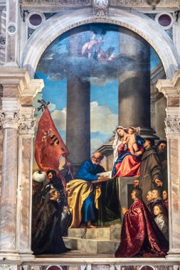 Venedik, İtalya - 4 Temmuz 2021: Titian, Athe pessaro Madonna, Santa Maria Gloriosa Kilisesi - Varsayım Tablosu, Venedik, İtalya.