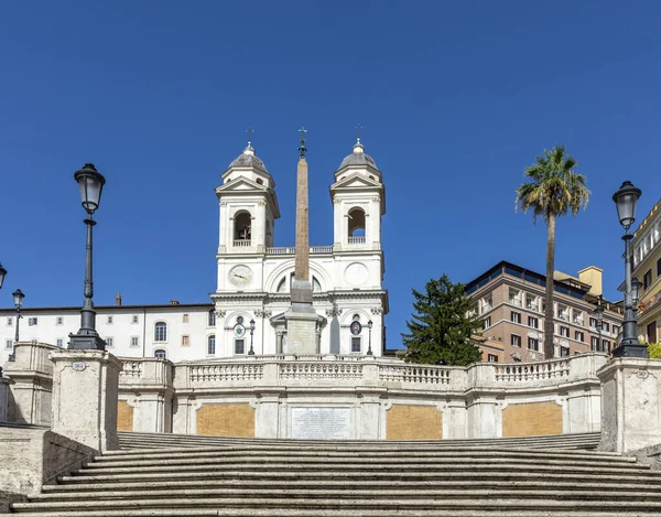 Řím Itálie Července 2021 Kostel Santissima Trinita Dei Monti Obelisco — Stock fotografie