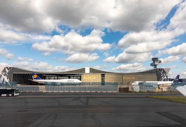 Frankfurt Germany July 2021 Lufthansa Maintenance Hall Butterfly Construction Parking — Stock Photo, Image