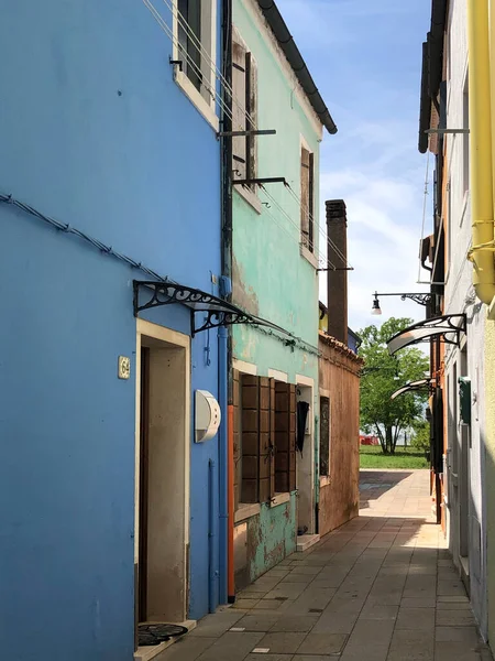 Burano Italia Julio 2021 Pintorescas Casas Estrechas Coloridas Isla Veneciana — Foto de Stock