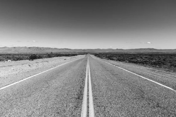 Autopista Valle Mohave Arizona Con Montañas Horizonte — Foto de Stock